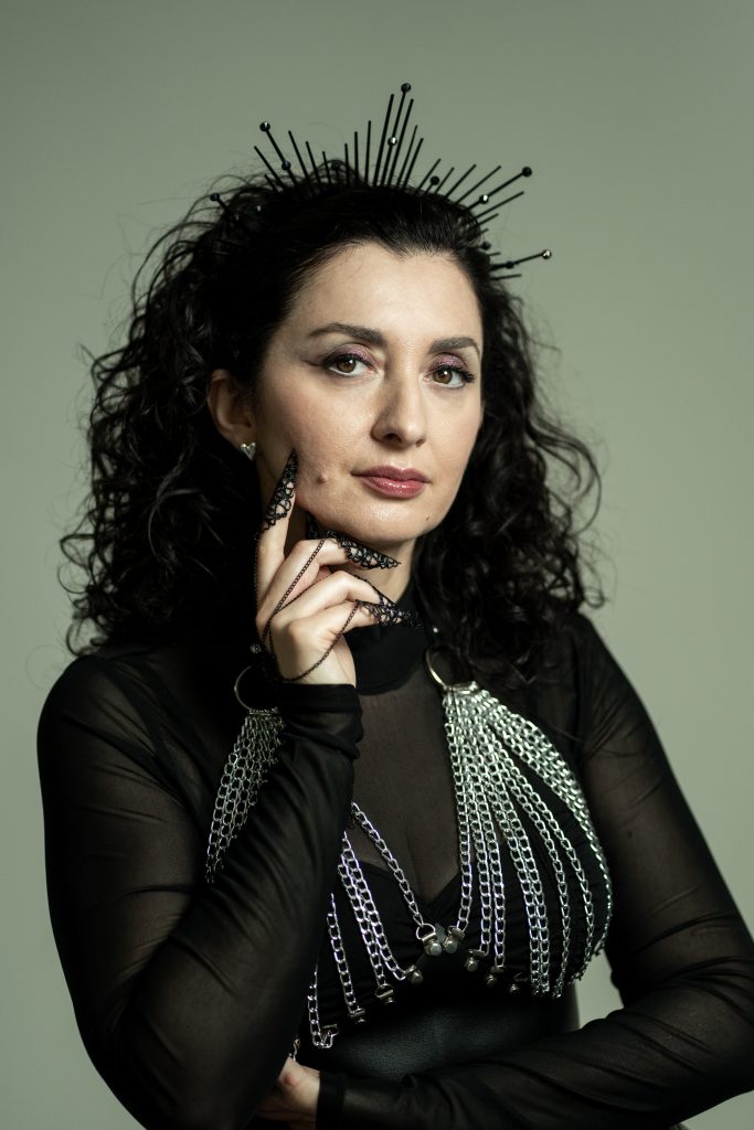 Ivana - Singer of Evanation